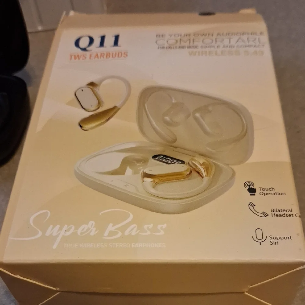 Q11 TWS Earbuds with Charging Case
